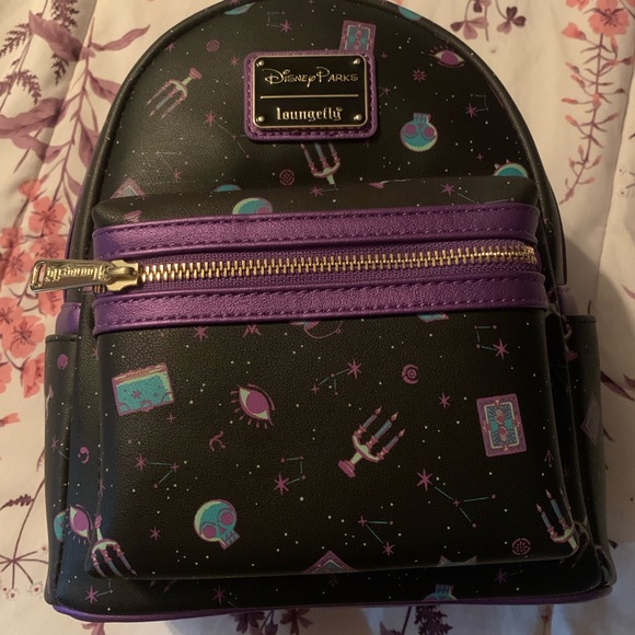 Hocus Pocus DisneyParks Loungefly mini bag - Picture 5 of 5